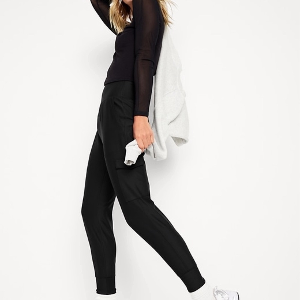 NWT Old Navy Black High—Rise, Powersoft Cargo Jogger, Size Small